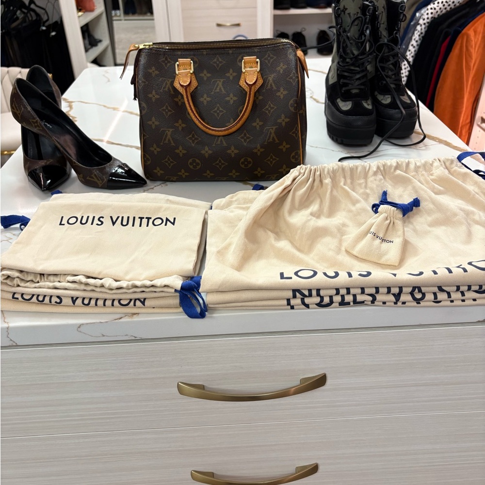 Louis Vuitton Cream Dust Bags with Blue Accents